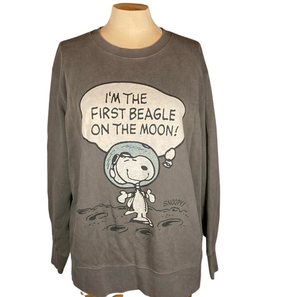 Peanuts Tops - Peanuts Vintage Snoopy on the Moon Graphic Sweatshirt | 2013 | Peanuts × Uniqlo